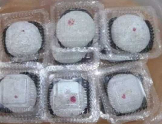 mochi medan enak dan lembut,ada 3 rasa kacang dan coklat,mangga,perkotak 2 biji @12.000,no.wa.081378713287