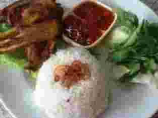 Paket nasi ayam goreng dada